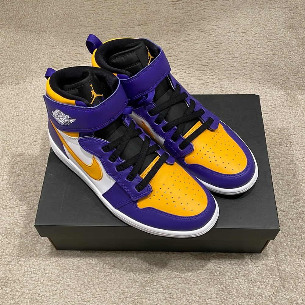 Nike Air Jordan 1 Hi FlyEase men size 10 brand new with box Lakers color